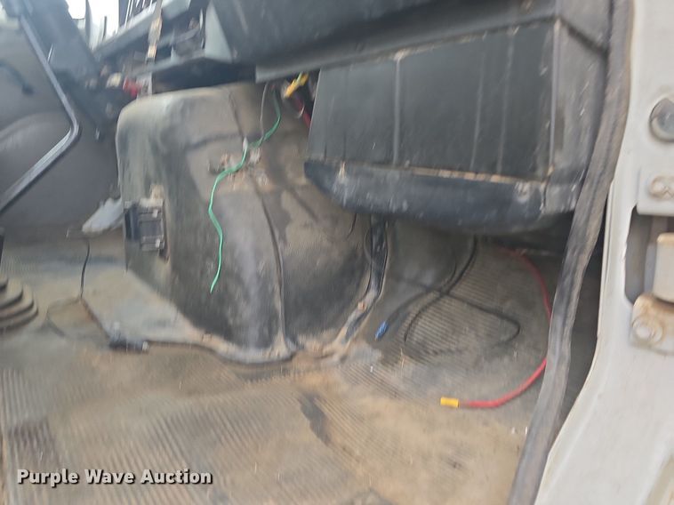 image for item DQ5152 2000 International 4800 digger derrick truck