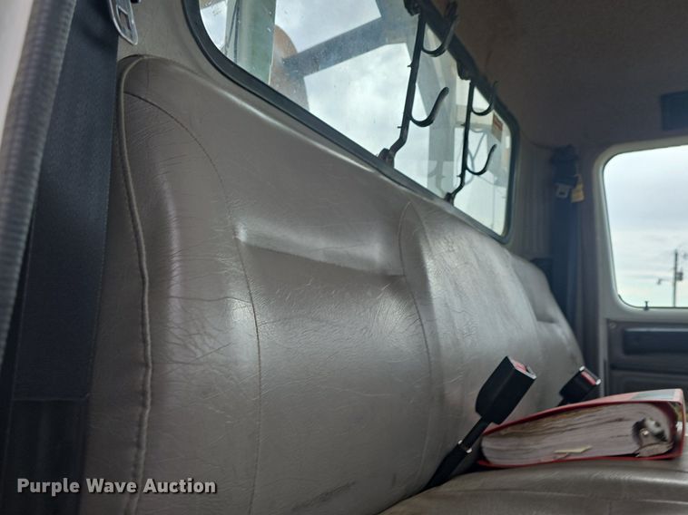 image for item DQ5152 2000 International 4800 digger derrick truck