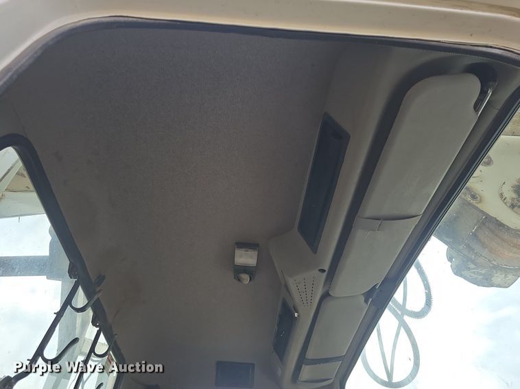 image for item DQ5152 2000 International 4800 digger derrick truck