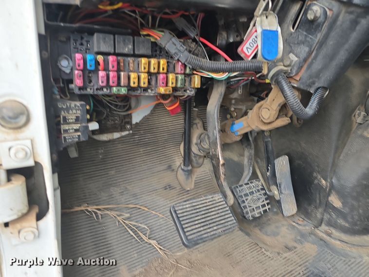 image for item DQ5152 2000 International 4800 digger derrick truck