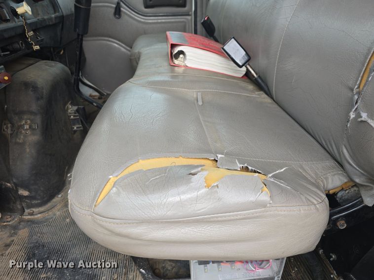 image for item DQ5152 2000 International 4800 digger derrick truck