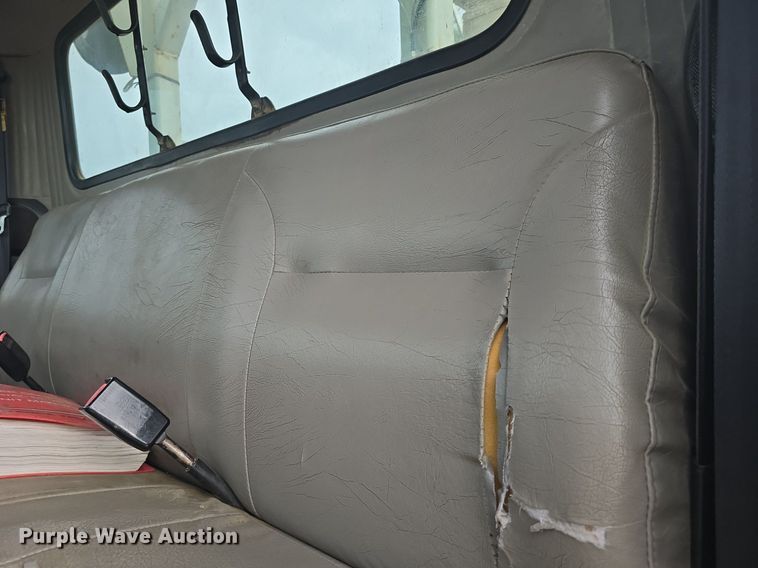 image for item DQ5152 2000 International 4800 digger derrick truck