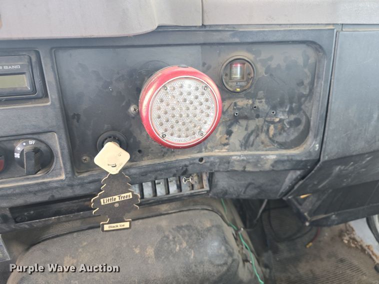 image for item DQ5152 2000 International 4800 digger derrick truck