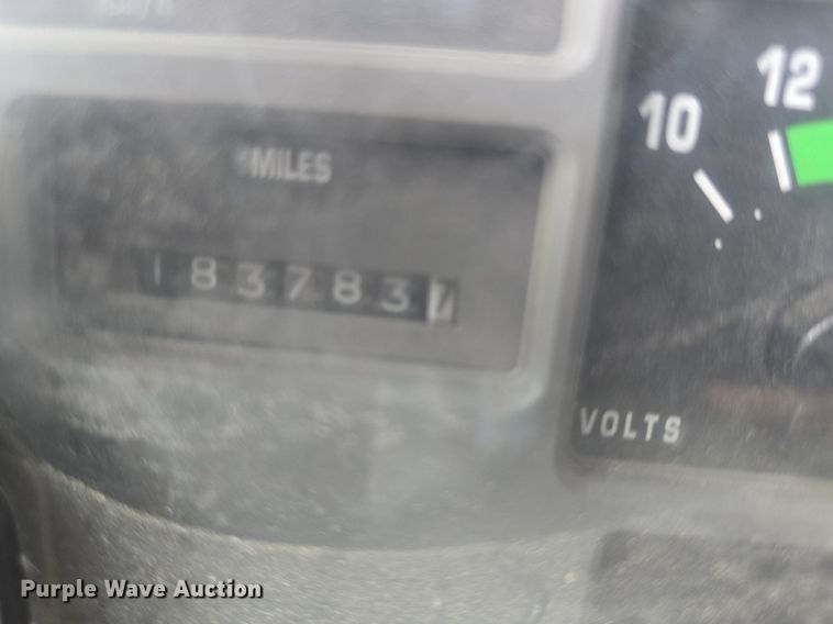 image for item DQ5152 2000 International 4800 digger derrick truck