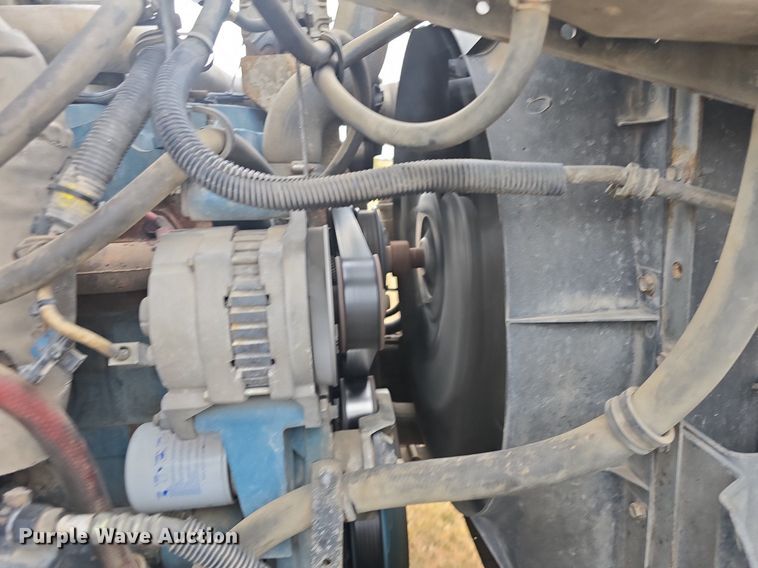 image for item DQ5152 2000 International 4800 digger derrick truck