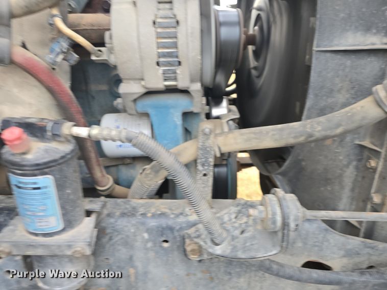 image for item DQ5152 2000 International 4800 digger derrick truck