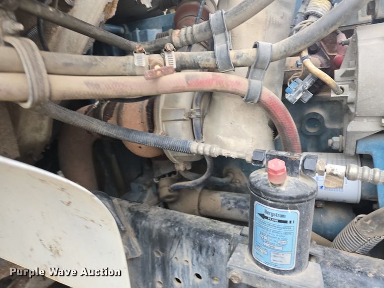 image for item DQ5152 2000 International 4800 digger derrick truck