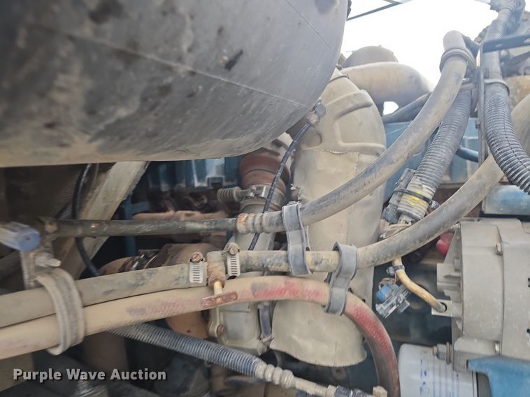 image for item DQ5152 2000 International 4800 digger derrick truck