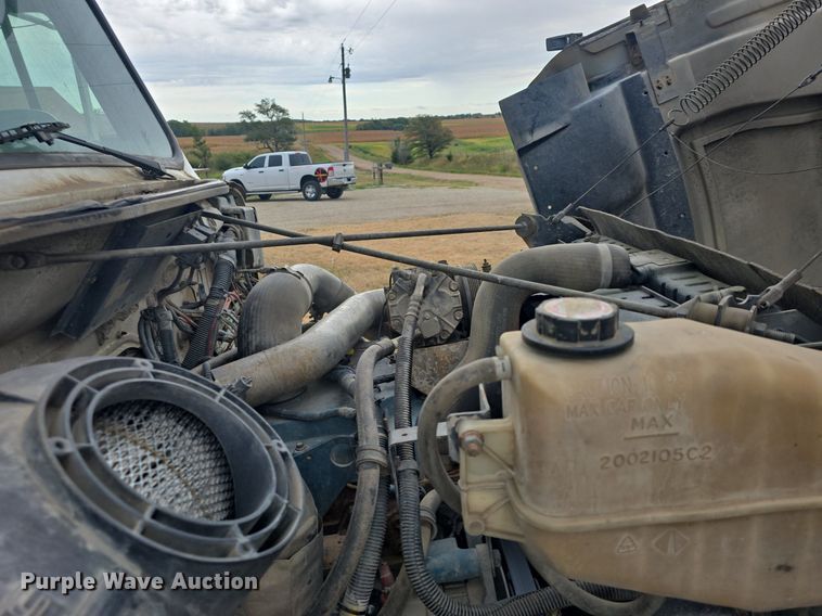 image for item DQ5152 2000 International 4800 digger derrick truck