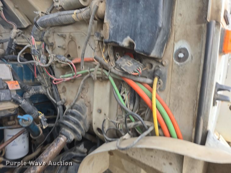 image for item DQ5152 2000 International 4800 digger derrick truck