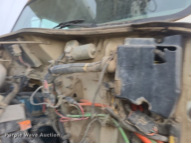 image for item DQ5152 2000 International 4800 digger derrick truck