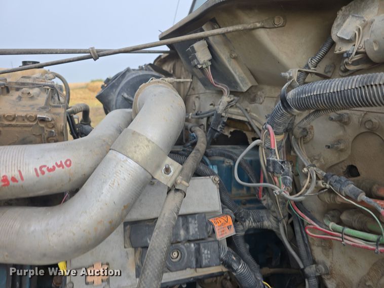 image for item DQ5152 2000 International 4800 digger derrick truck