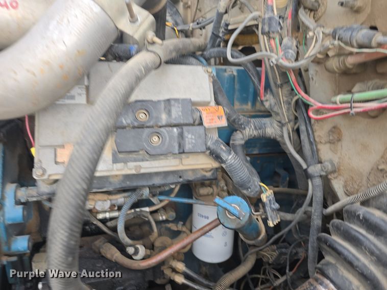 image for item DQ5152 2000 International 4800 digger derrick truck