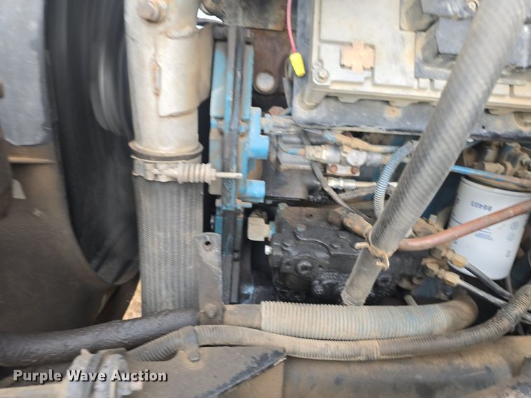 image for item DQ5152 2000 International 4800 digger derrick truck