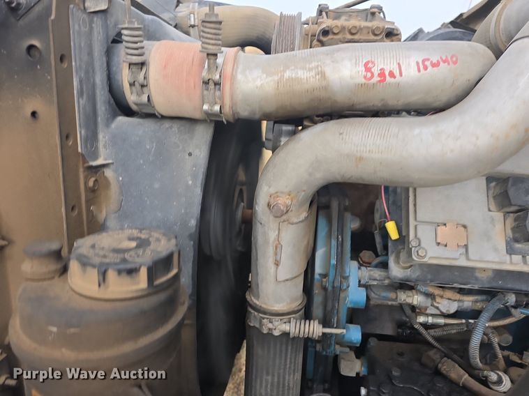 image for item DQ5152 2000 International 4800 digger derrick truck