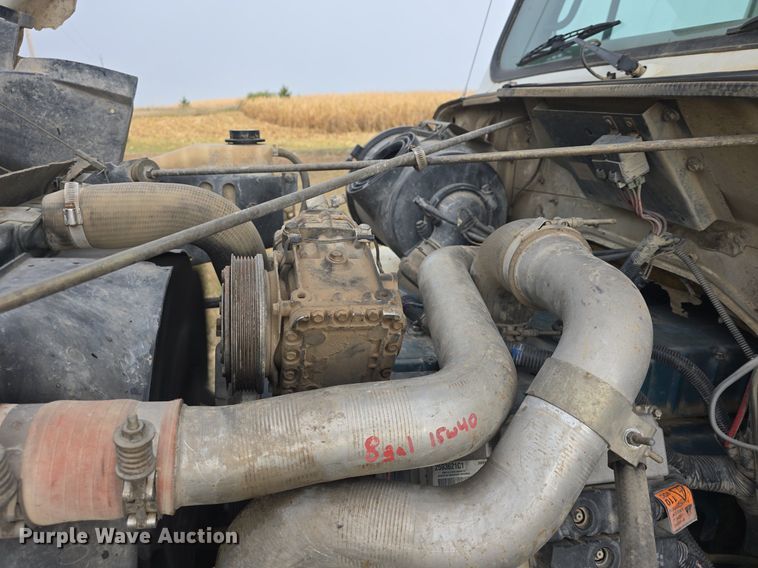 image for item DQ5152 2000 International 4800 digger derrick truck