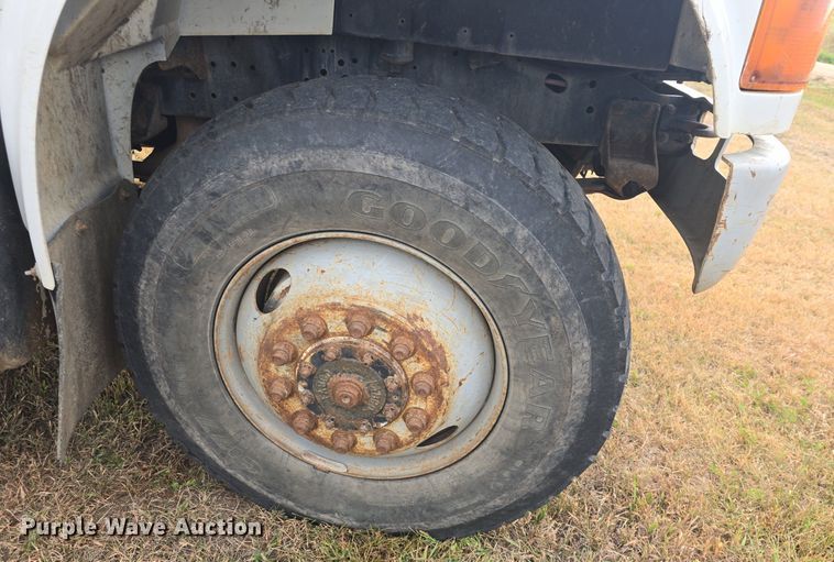 image for item DQ5152 2000 International 4800 digger derrick truck