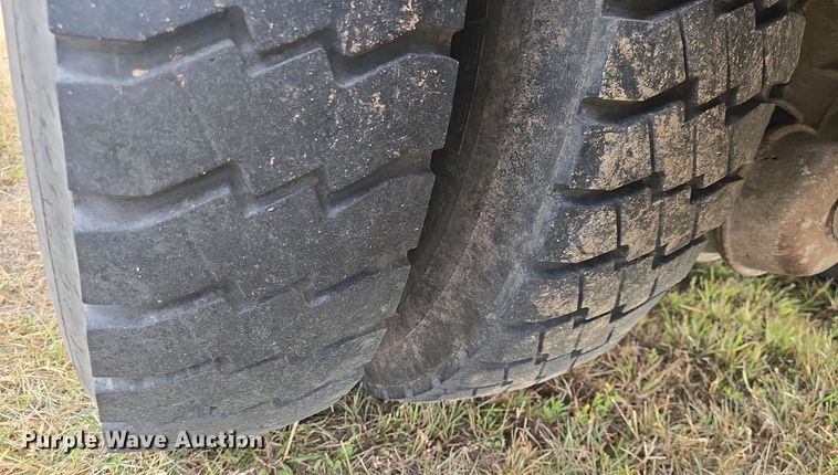 image for item DQ5152 2000 International 4800 digger derrick truck