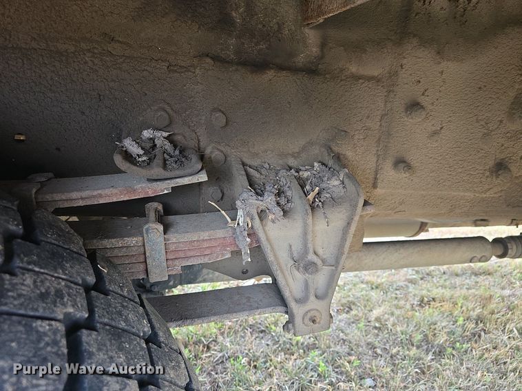 image for item DQ5152 2000 International 4800 digger derrick truck