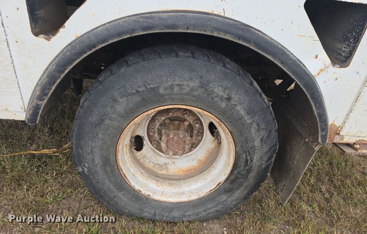 image for item DQ5152 2000 International 4800 digger derrick truck