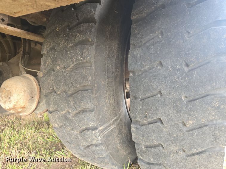 image for item DQ5152 2000 International 4800 digger derrick truck