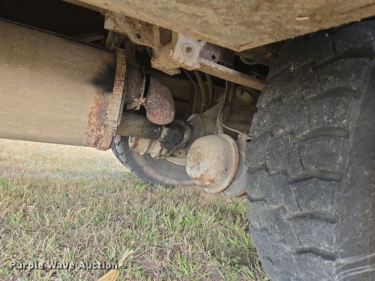 image for item DQ5152 2000 International 4800 digger derrick truck