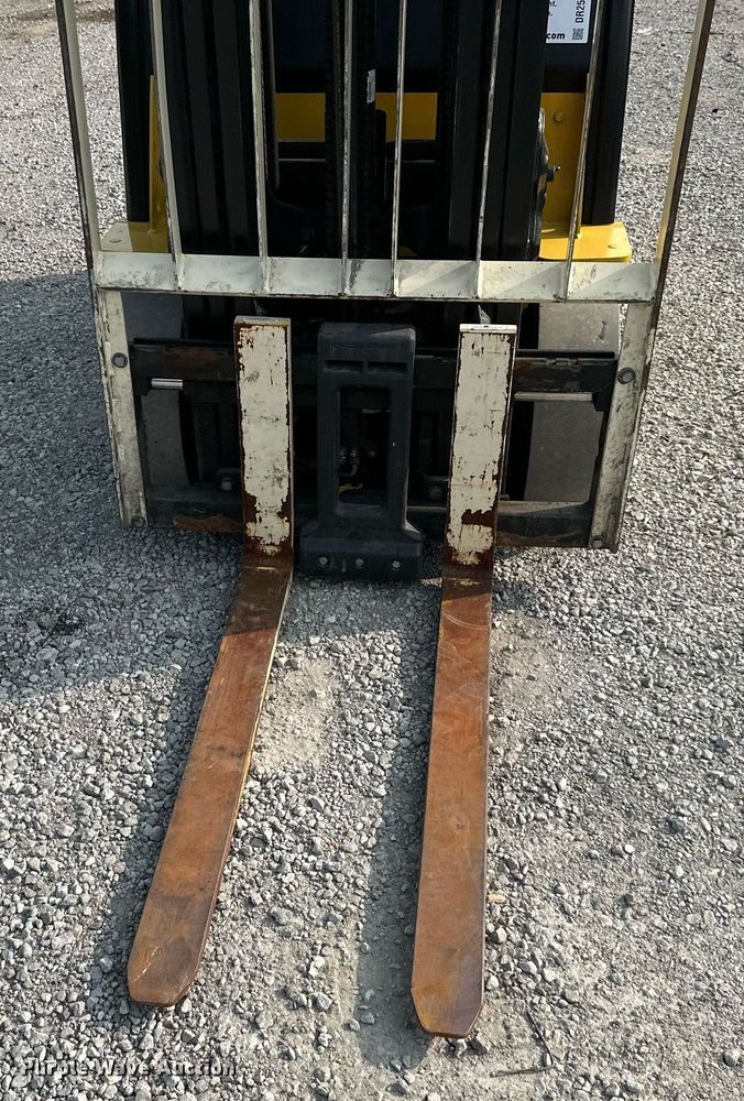 image for item DR2588 Yale GLC050VXNESE083 forklift