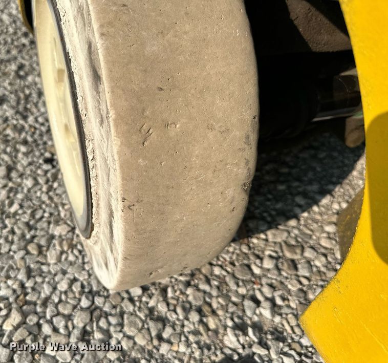 image for item DR2588 Yale GLC050VXNESE083 forklift