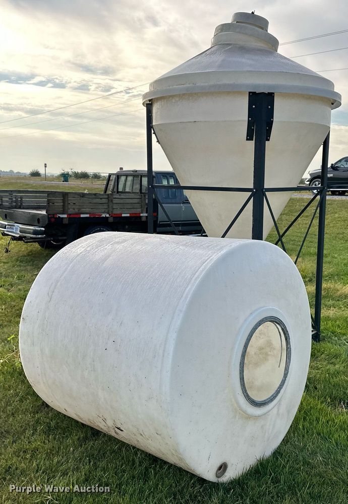 image for item DR2633 (2) poly bulk feed tanks 