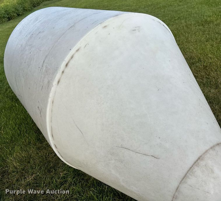 image for item DR2633 (2) poly bulk feed tanks 