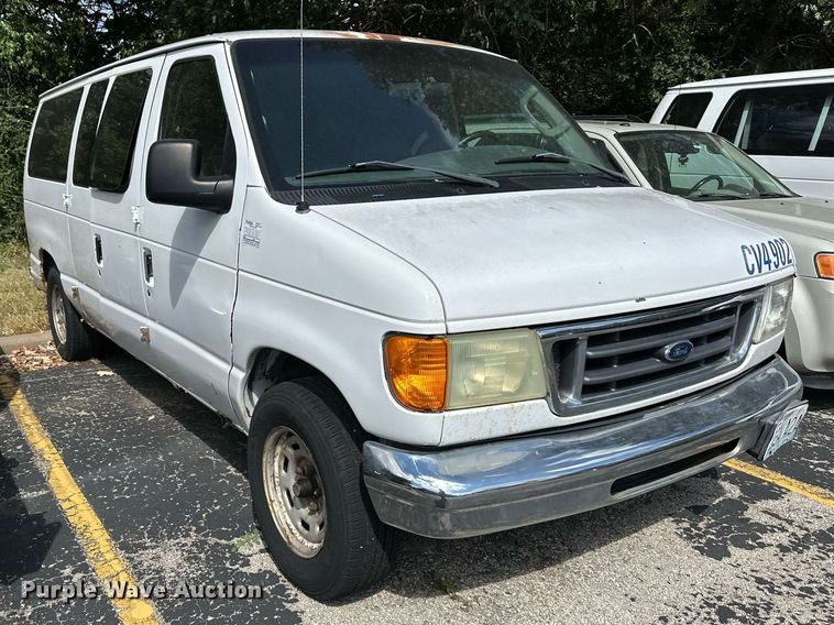 image for item DR2641 2004 Ford E150 XLT van