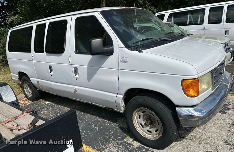 image for item DR2641 2004 Ford E150 XLT van