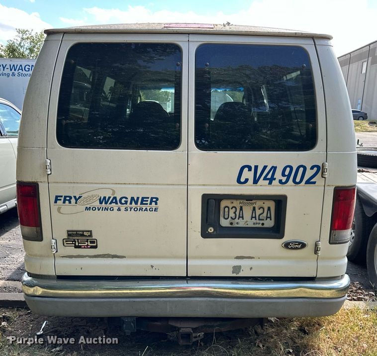 image for item DR2641 2004 Ford E150 XLT van