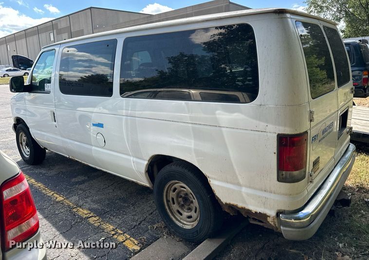 image for item DR2641 2004 Ford E150 XLT van