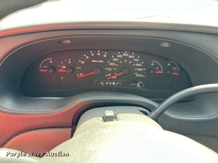 image for item DR2641 2004 Ford E150 XLT van