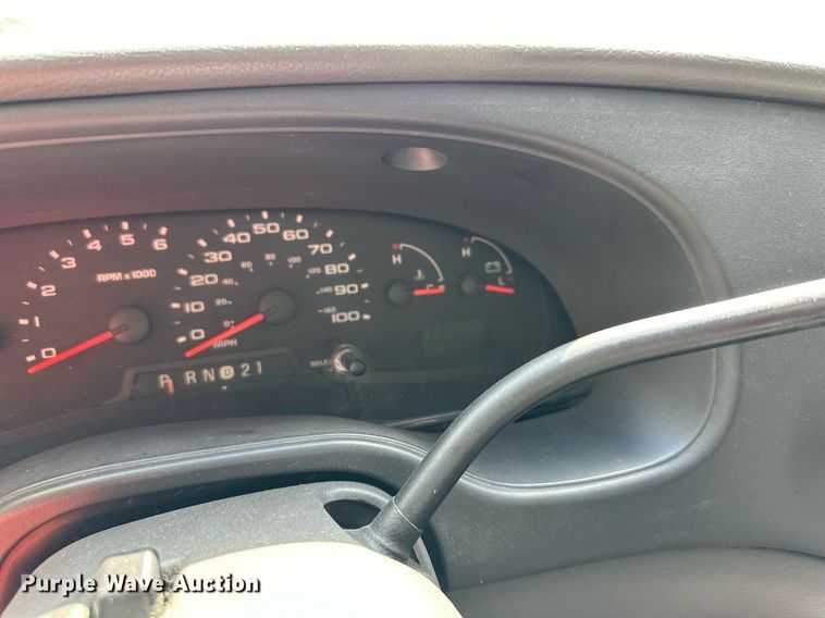 image for item DR2641 2004 Ford E150 XLT van