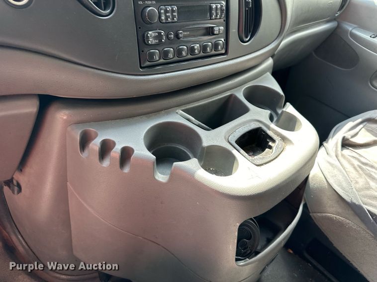 image for item DR2641 2004 Ford E150 XLT van