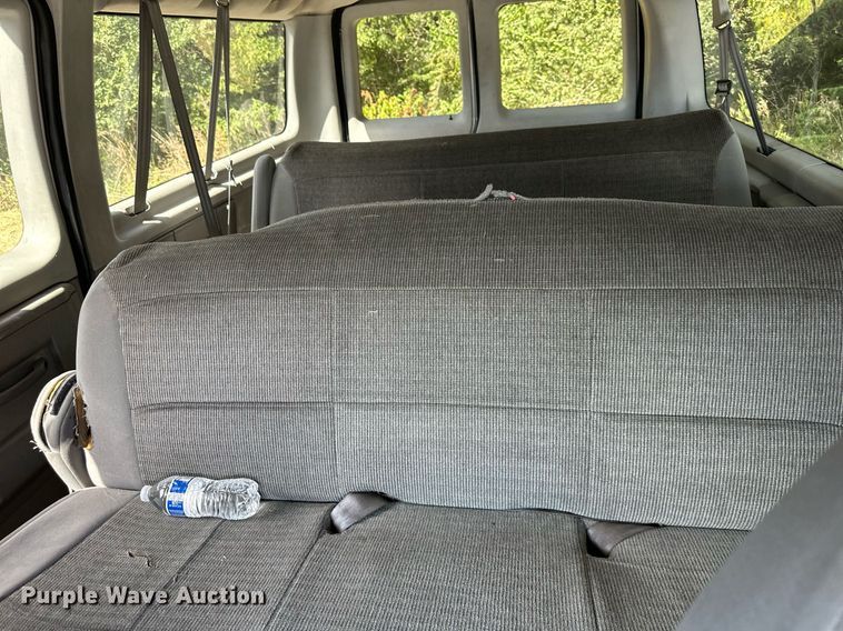 image for item DR2641 2004 Ford E150 XLT van