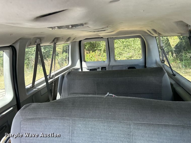 image for item DR2641 2004 Ford E150 XLT van