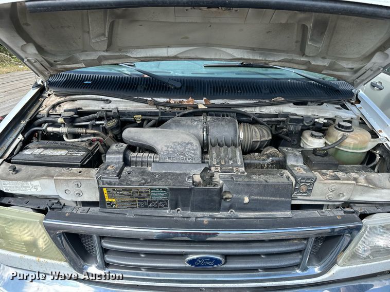 image for item DR2641 2004 Ford E150 XLT van
