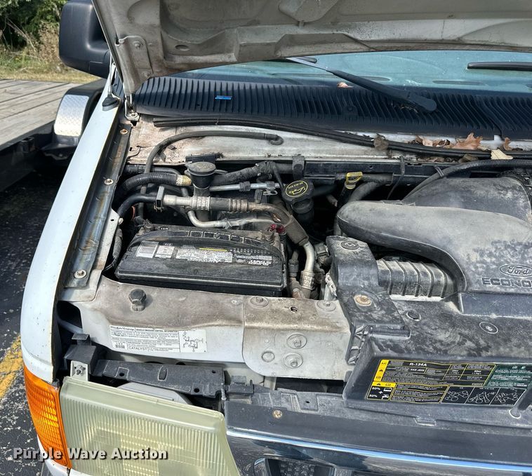 image for item DR2641 2004 Ford E150 XLT van