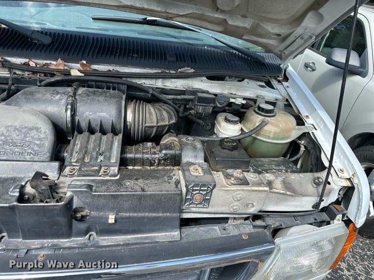 image for item DR2641 2004 Ford E150 XLT van