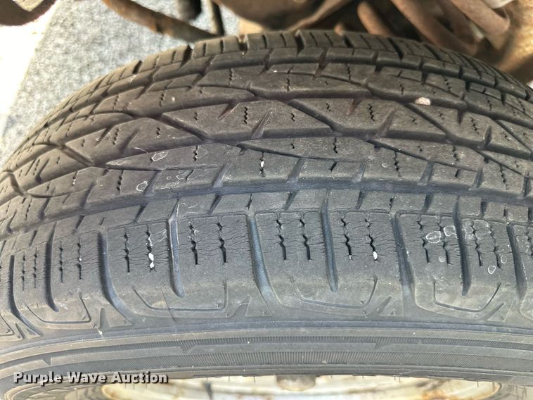 image for item DR2641 2004 Ford E150 XLT van