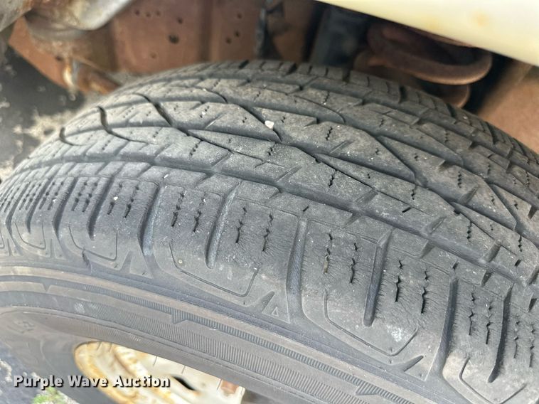 image for item DR2641 2004 Ford E150 XLT van