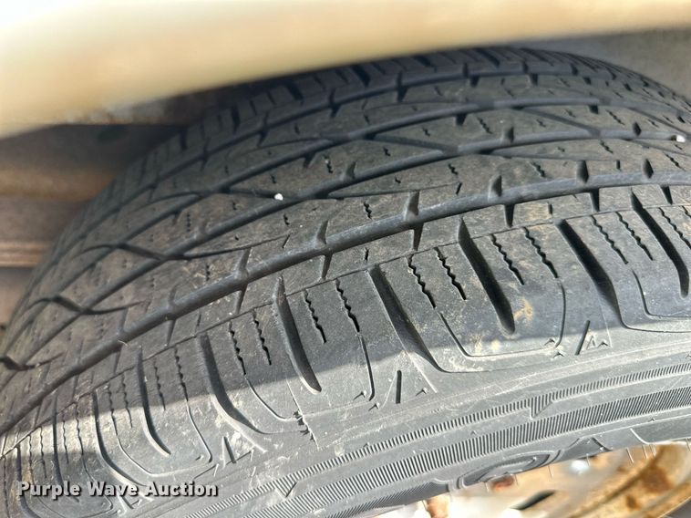 image for item DR2641 2004 Ford E150 XLT van