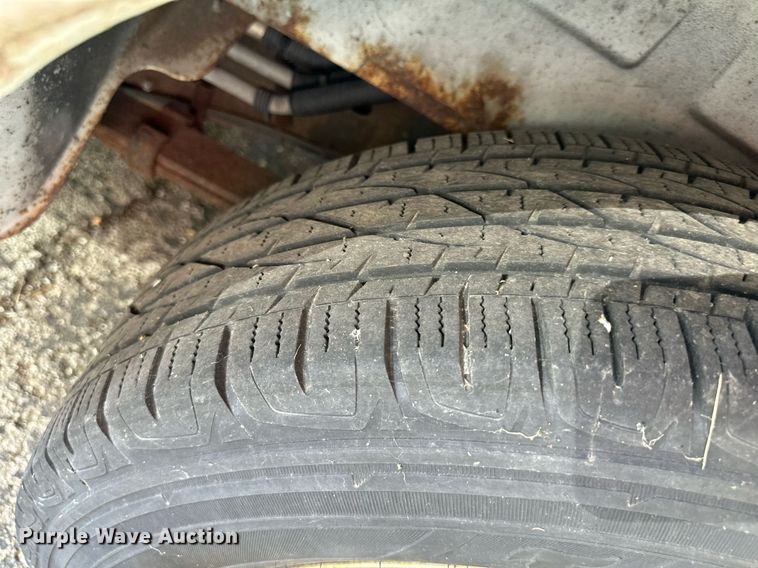 image for item DR2641 2004 Ford E150 XLT van