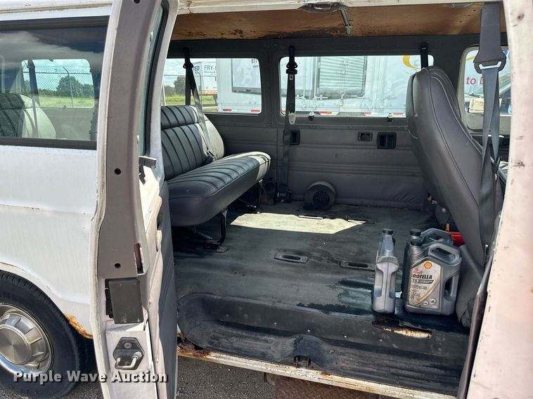 image for item DR2645 1997 Dodge  Ram 3500 van