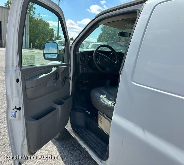 image for item DR2646 2008 Chevrolet  Express 2500  van