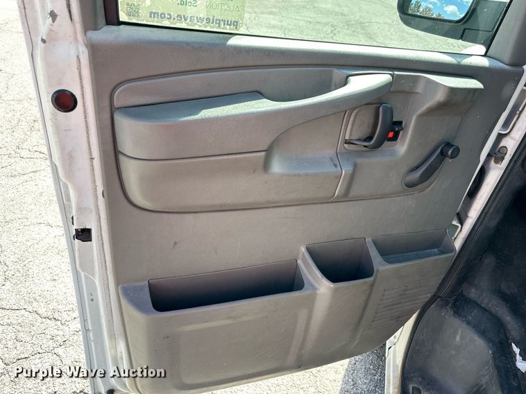 image for item DR2646 2008 Chevrolet  Express 2500  van