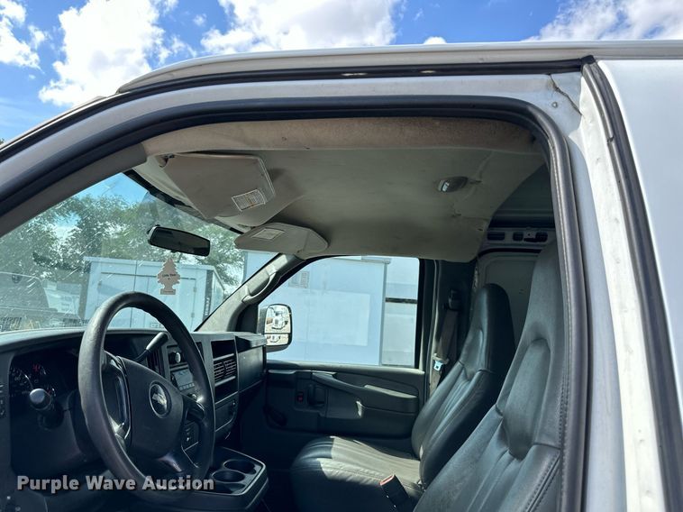 image for item DR2646 2008 Chevrolet  Express 2500  van